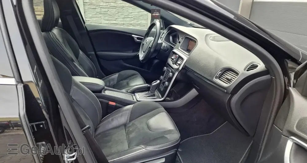 VOLVO V40 T3 Geartronic RDesign