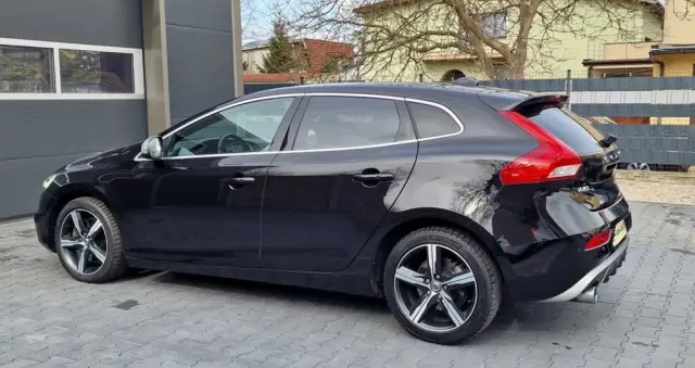 VOLVO V40 T3 Geartronic RDesign