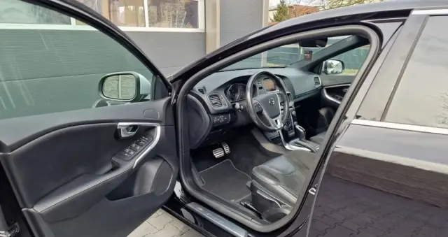 VOLVO V40 T3 Geartronic RDesign