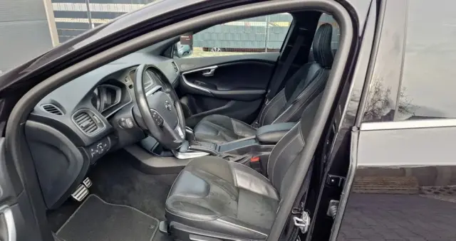 VOLVO V40 T3 Geartronic RDesign