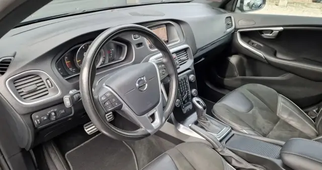 VOLVO V40 T3 Geartronic RDesign