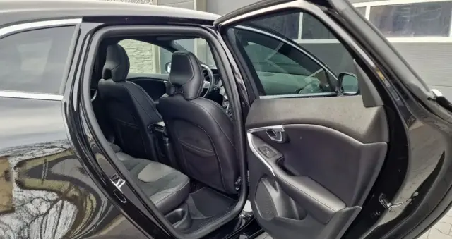 VOLVO V40 T3 Geartronic RDesign