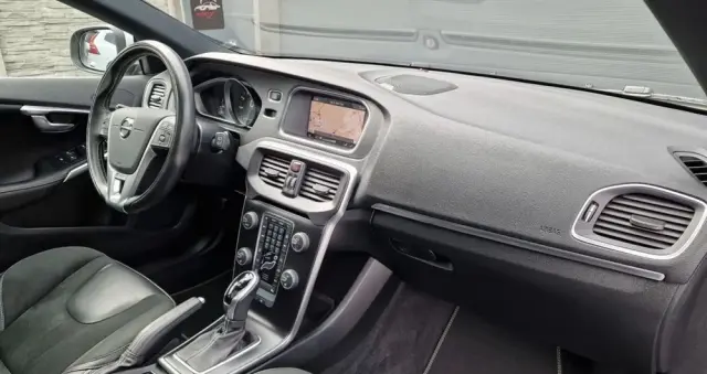 VOLVO V40 T3 Geartronic RDesign