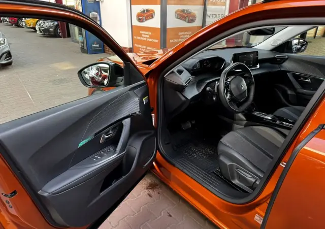 PEUGEOT 2008 PureTech 130 Allure S&S EAT8