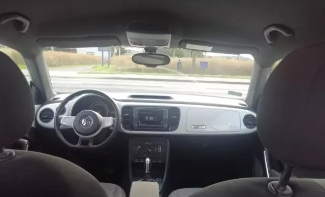 VOLKSWAGEN Beetle 