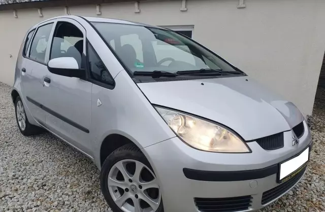 MITSUBISHI Colt 