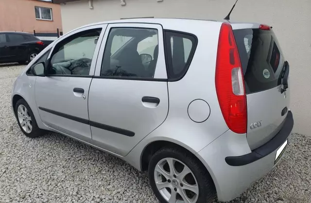 MITSUBISHI Colt 