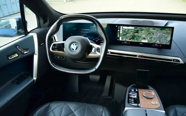 BMW IX XDrive40 76.6kWh Signature