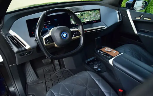 BMW IX XDrive40 76.6kWh Signature