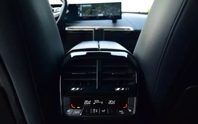 BMW IX XDrive40 76.6kWh Signature