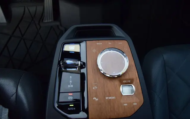 BMW IX XDrive40 76.6kWh Signature