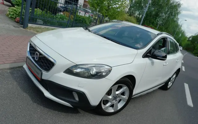 VOLVO V40 