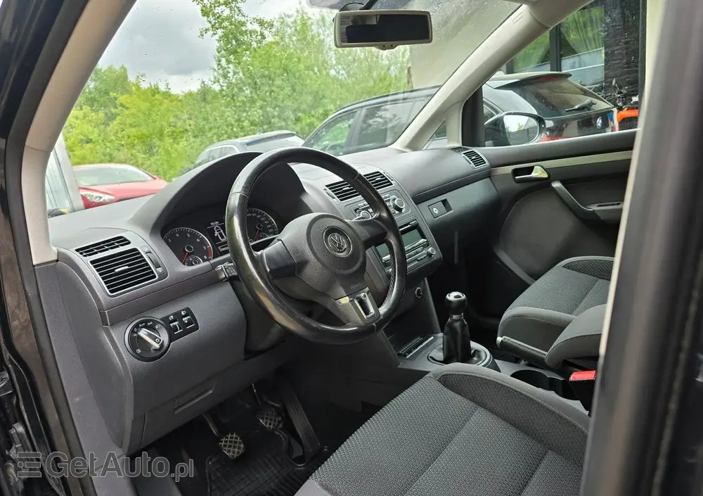 VOLKSWAGEN Touran 