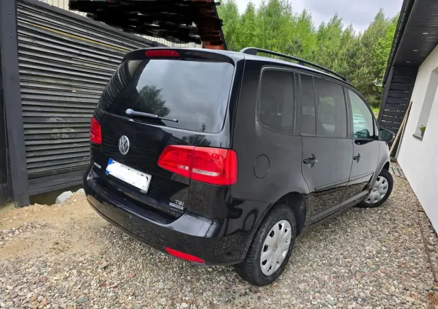 VOLKSWAGEN Touran 