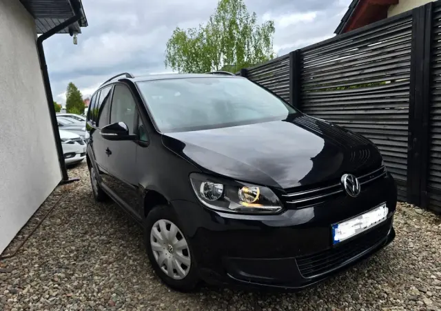 VOLKSWAGEN Touran 