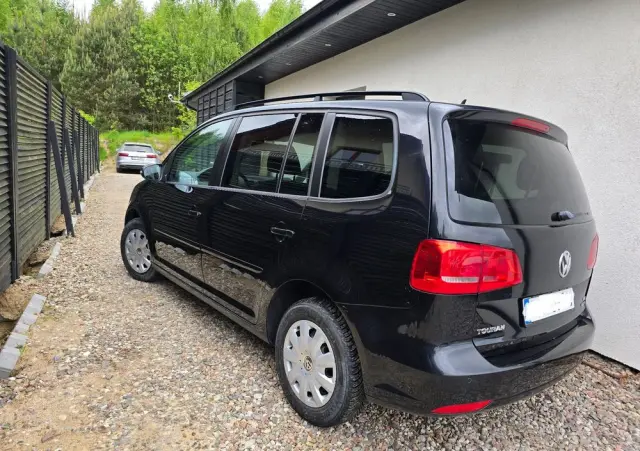 VOLKSWAGEN Touran 
