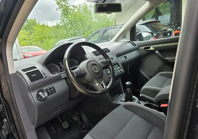 VOLKSWAGEN Touran 