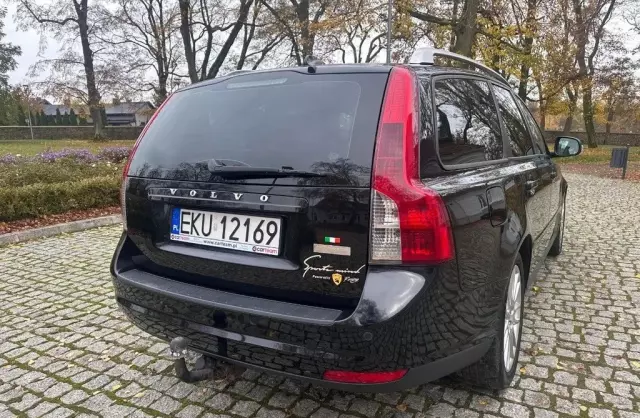 VOLVO V50 