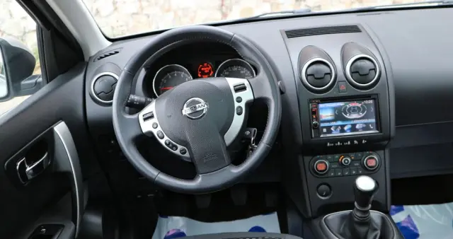 NISSAN Qashqai 2.0 Tekna Pack