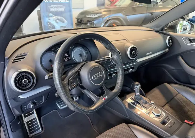 AUDI S3 