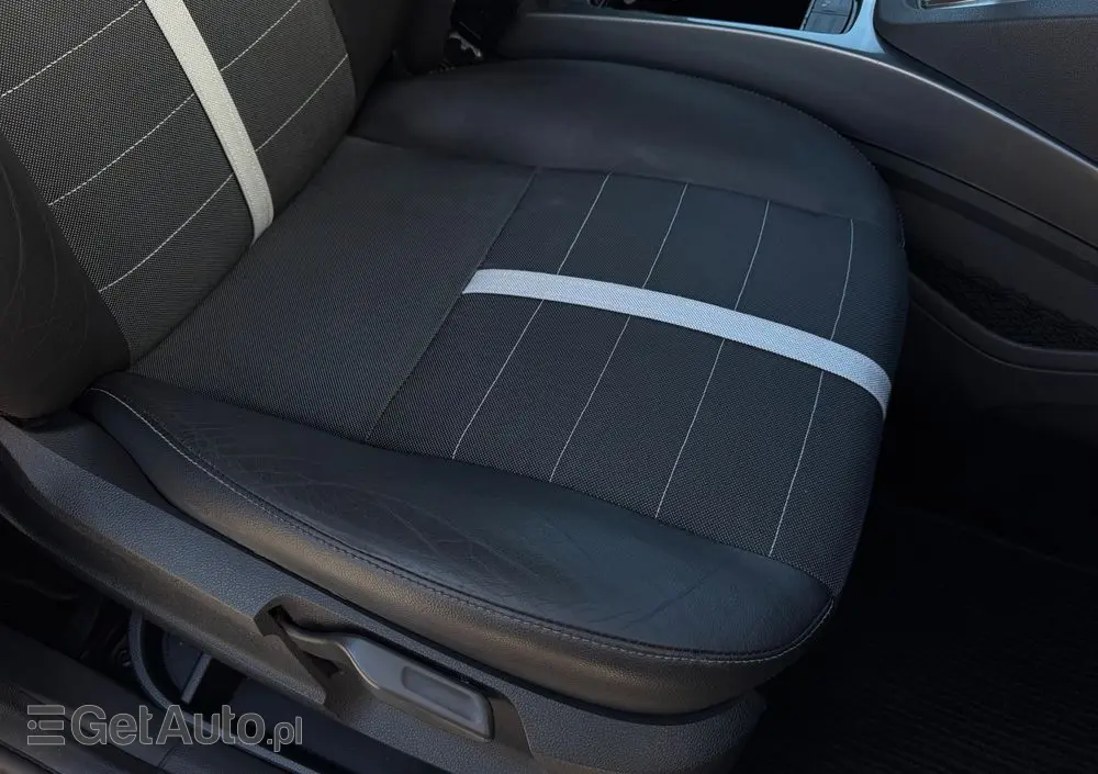 FORD Kuga 2.0 TDCi 2x4 Titanium