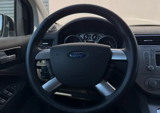FORD Kuga 2.0 TDCi 2x4 Titanium