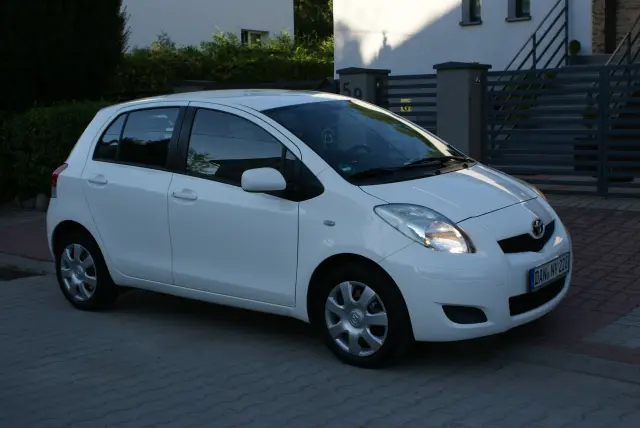 TOYOTA Yaris Comfort e-CVT