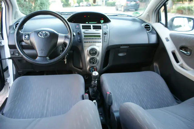 TOYOTA Yaris Comfort e-CVT