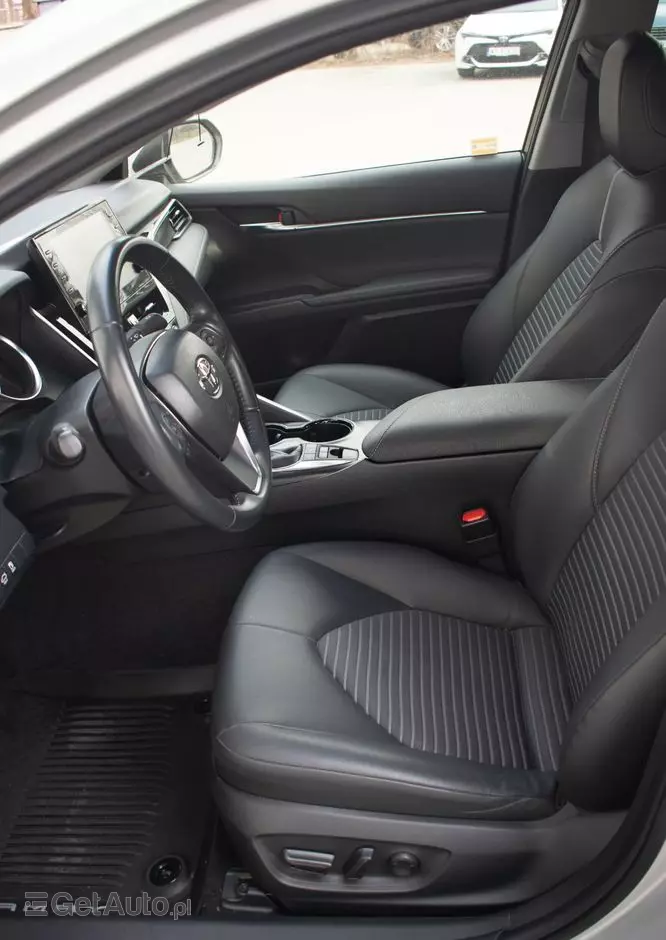 TOYOTA Camry 2.5 Hybrid Prestige CVT