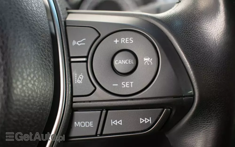 TOYOTA Camry 2.5 Hybrid Prestige CVT