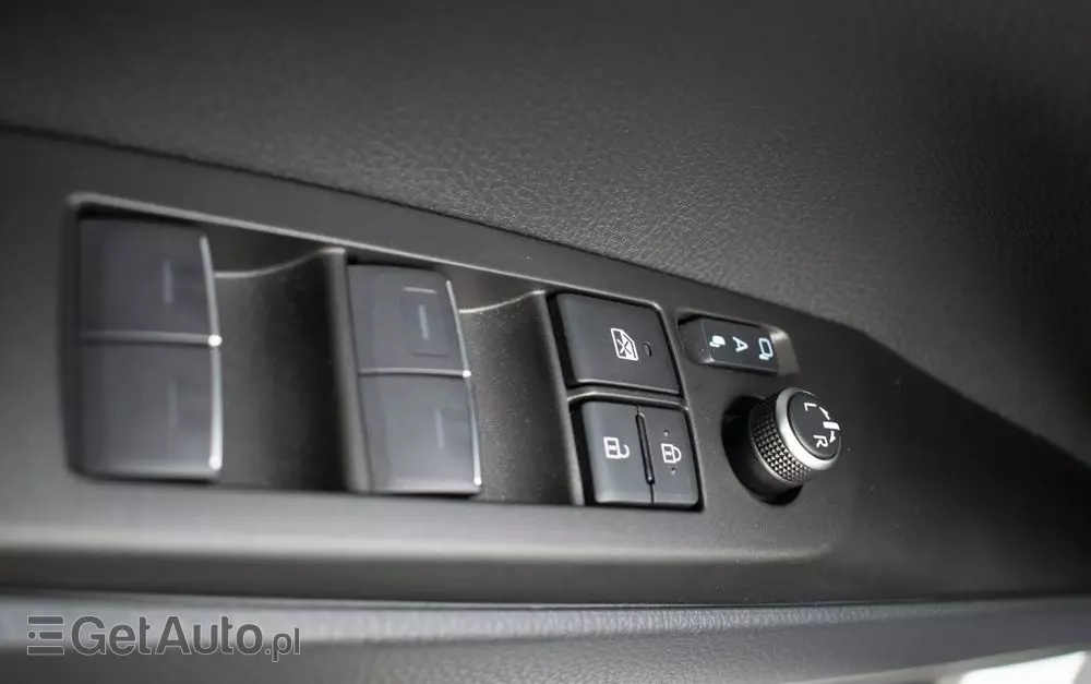 TOYOTA Camry 2.5 Hybrid Prestige CVT