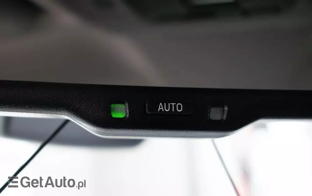 TOYOTA Camry 2.5 Hybrid Prestige CVT