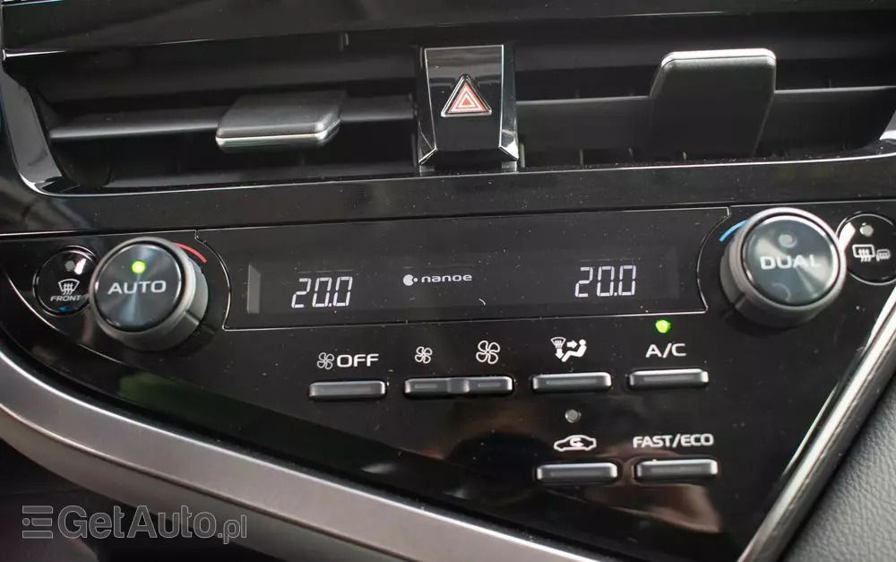 TOYOTA Camry 2.5 Hybrid Prestige CVT