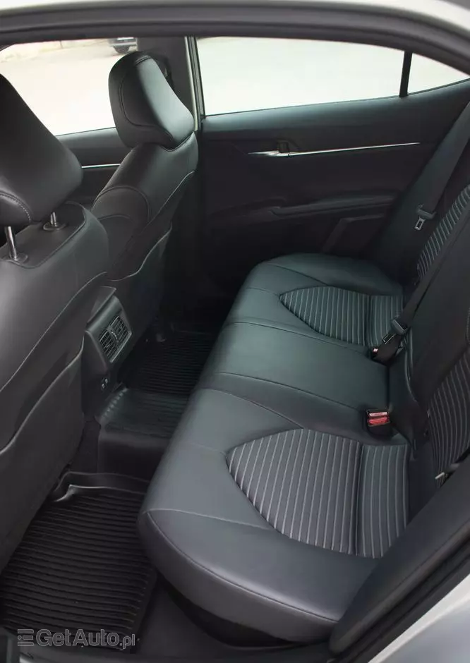 TOYOTA Camry 2.5 Hybrid Prestige CVT