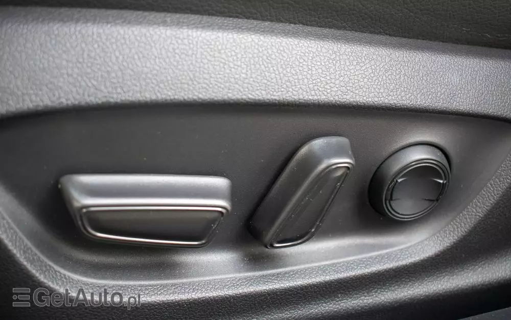 TOYOTA Camry 2.5 Hybrid Prestige CVT