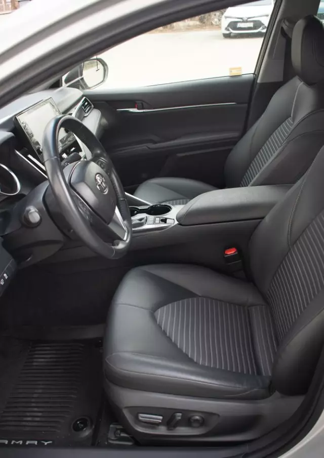 TOYOTA Camry 2.5 Hybrid Prestige CVT