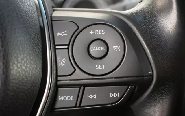 TOYOTA Camry 2.5 Hybrid Prestige CVT