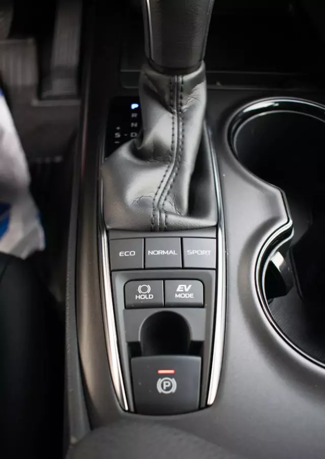 TOYOTA Camry 2.5 Hybrid Prestige CVT