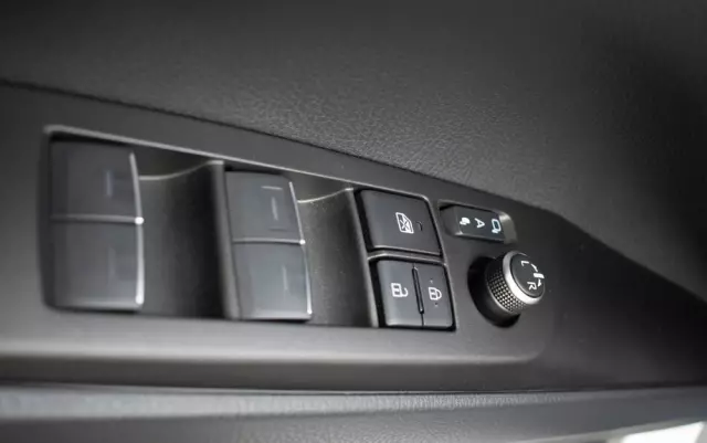 TOYOTA Camry 2.5 Hybrid Prestige CVT