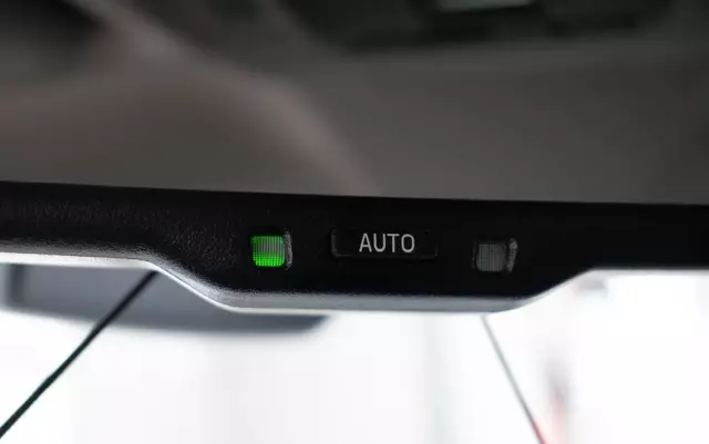 TOYOTA Camry 2.5 Hybrid Prestige CVT