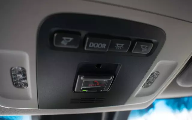 TOYOTA Camry 2.5 Hybrid Prestige CVT