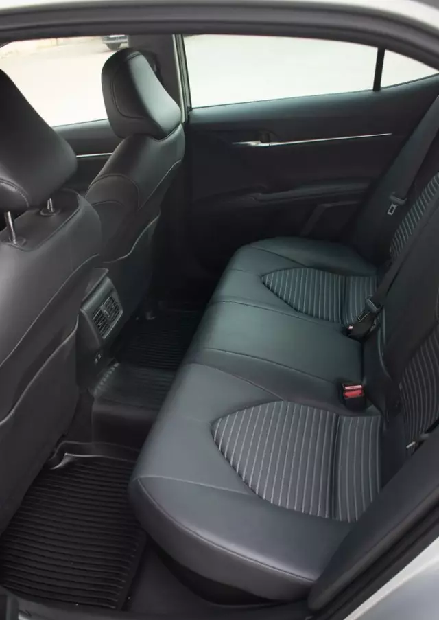 TOYOTA Camry 2.5 Hybrid Prestige CVT