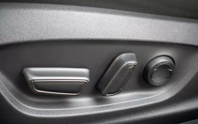 TOYOTA Camry 2.5 Hybrid Prestige CVT