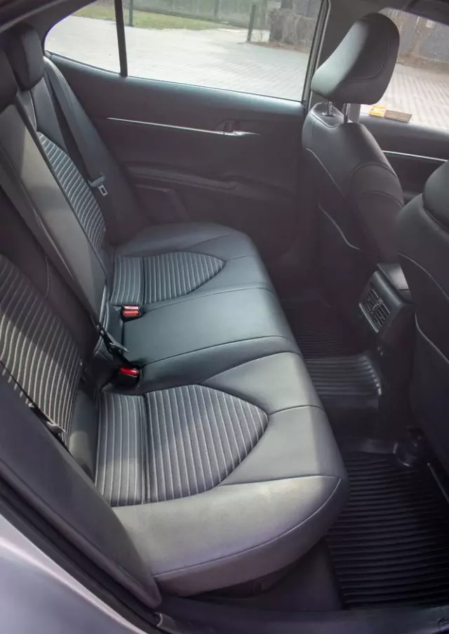 TOYOTA Camry 2.5 Hybrid Prestige CVT