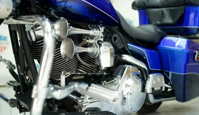 HARLEY-DAVIDSON Dyna 