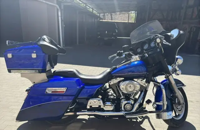 HARLEY-DAVIDSON Dyna 