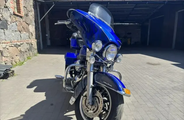 HARLEY-DAVIDSON Dyna 