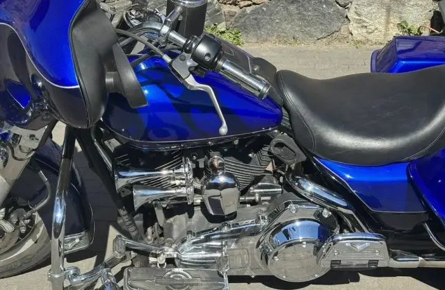 HARLEY-DAVIDSON Dyna 