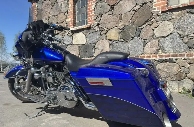 HARLEY-DAVIDSON Dyna 