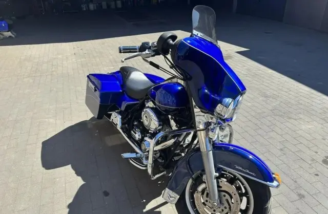 HARLEY-DAVIDSON Dyna 